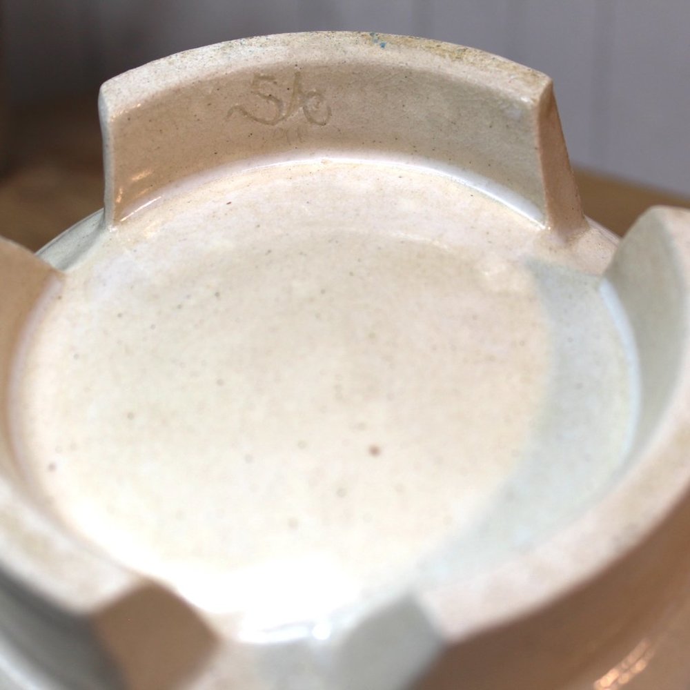 Vintage Studio Stoneware Pottery Bowl With Thick Three Footed Base White Blue - Picture 6 of 8